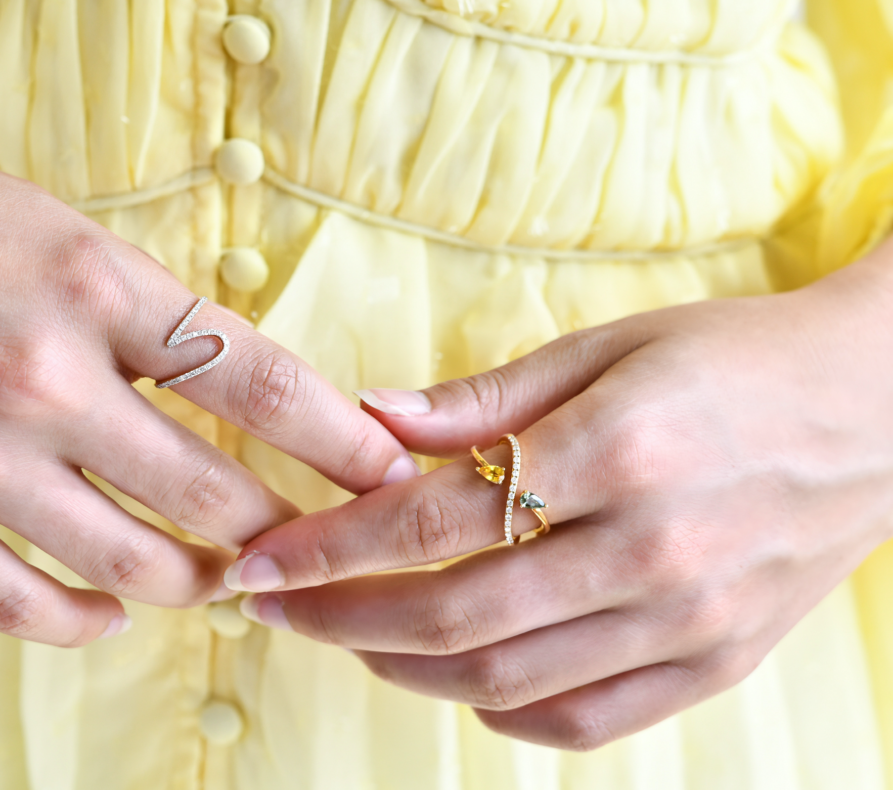 18K Yellow Gold Mixed Yellow Sapphire and Green Sapphire Spinal Diamond Ring with model's hand