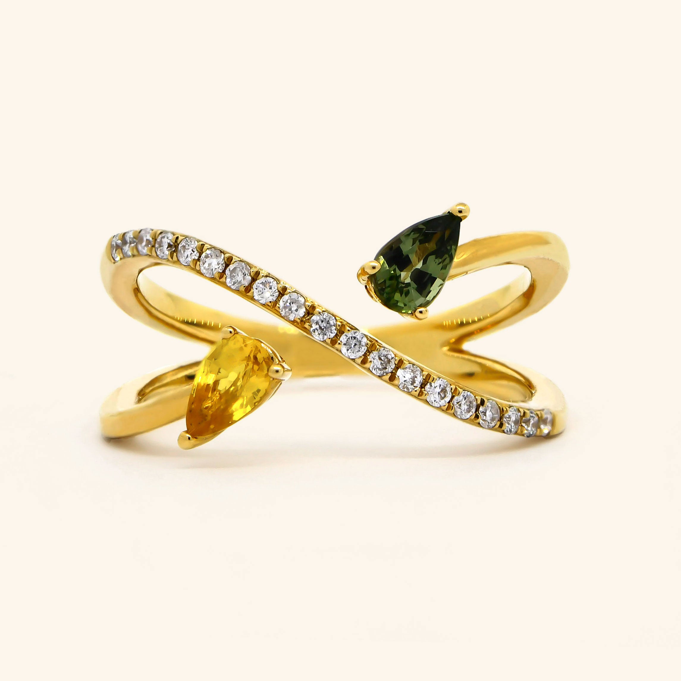 18K Yellow Gold Mixed Yellow Sapphire and Green Sapphire Spinal Diamond Ring