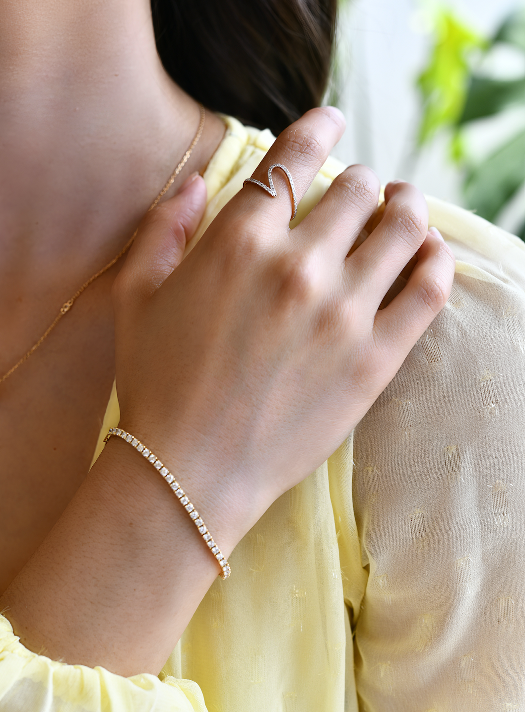 Paper Clip Diamond with model's hand