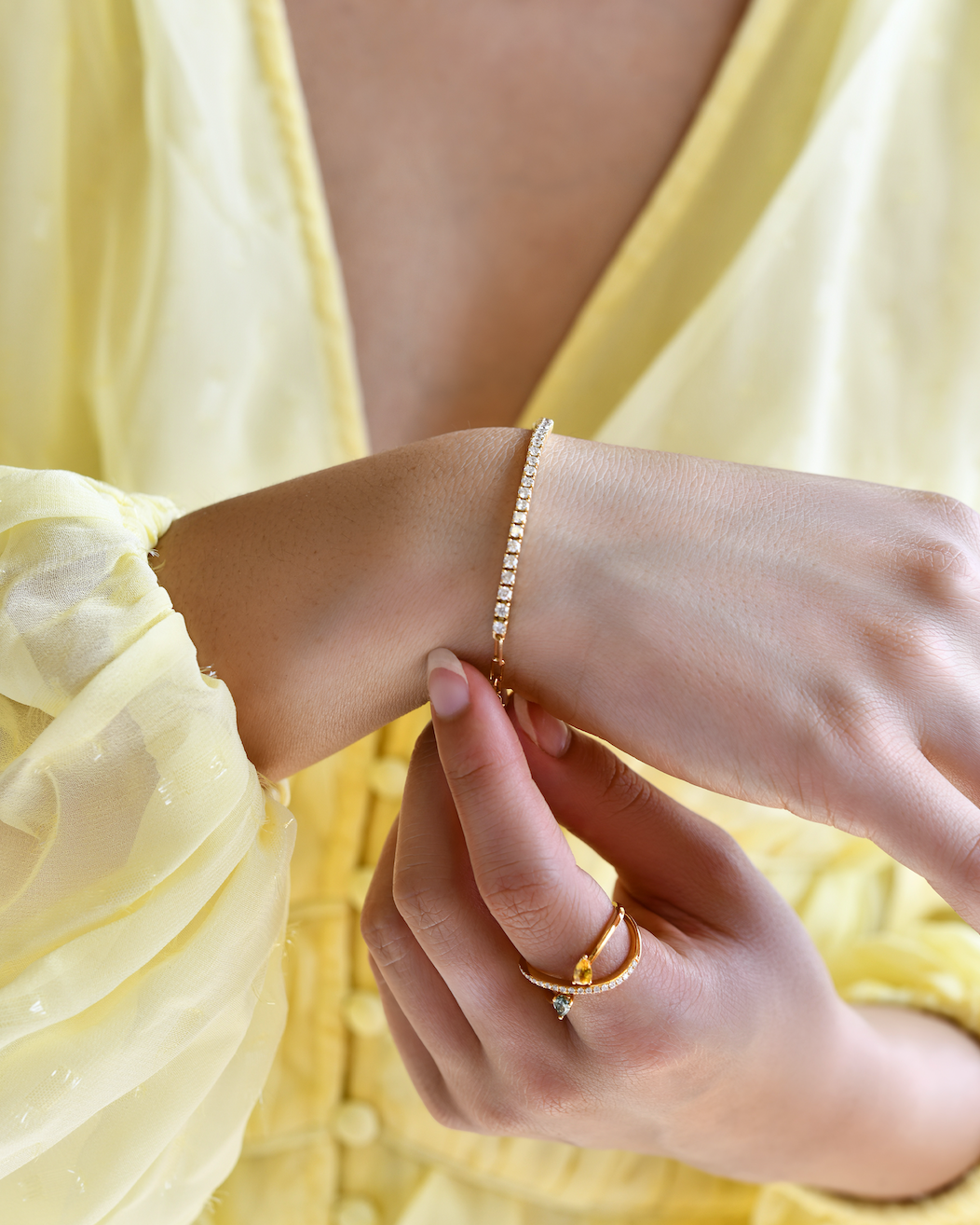 Paper clip diamond bracelet with model's hand