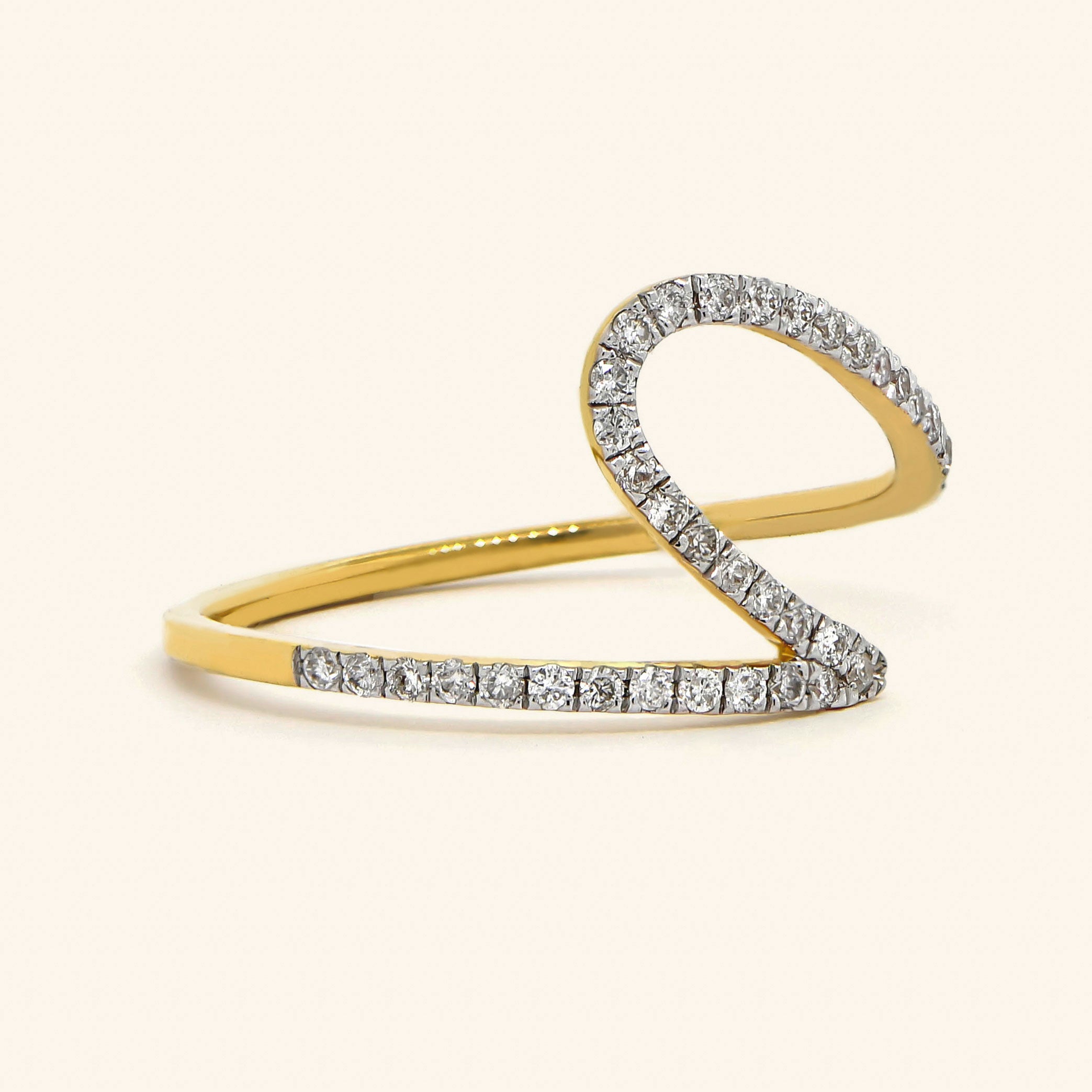 18K Yellow Gold Wavy Diamond Ring